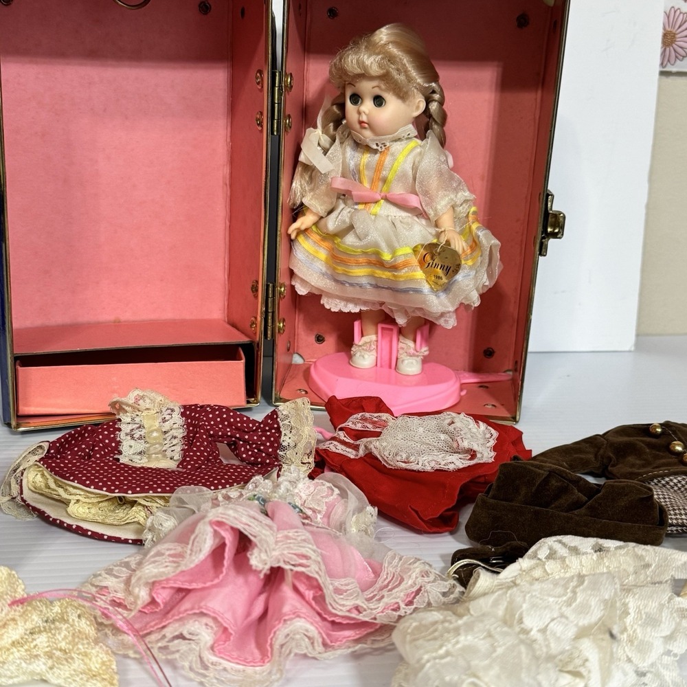 Vintage 1986 Vogue Ginny doll 8" trunk wardrobe clothes stand booklet No 74402